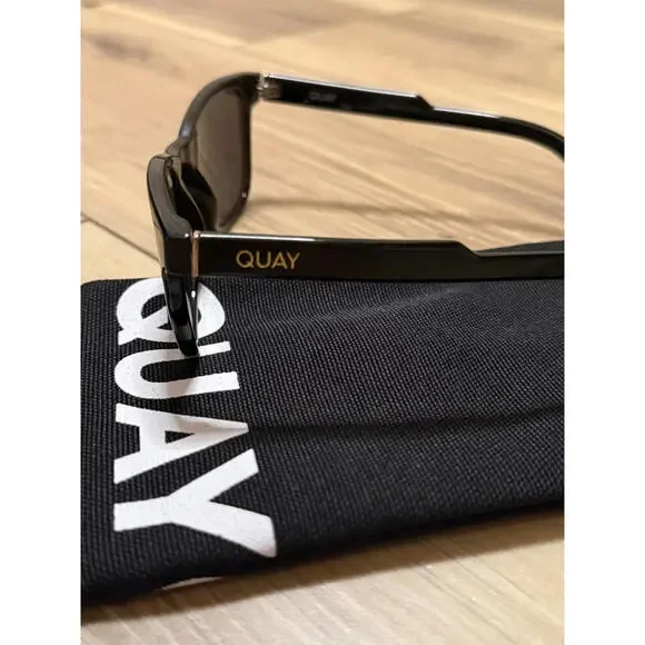 NWT! QUAY 54mm Square Sunglasses Black/ Smoke One Size - Picture 4 of 8